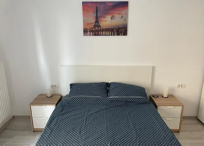 Plaza Luxury Apartment Near Presidential Palace